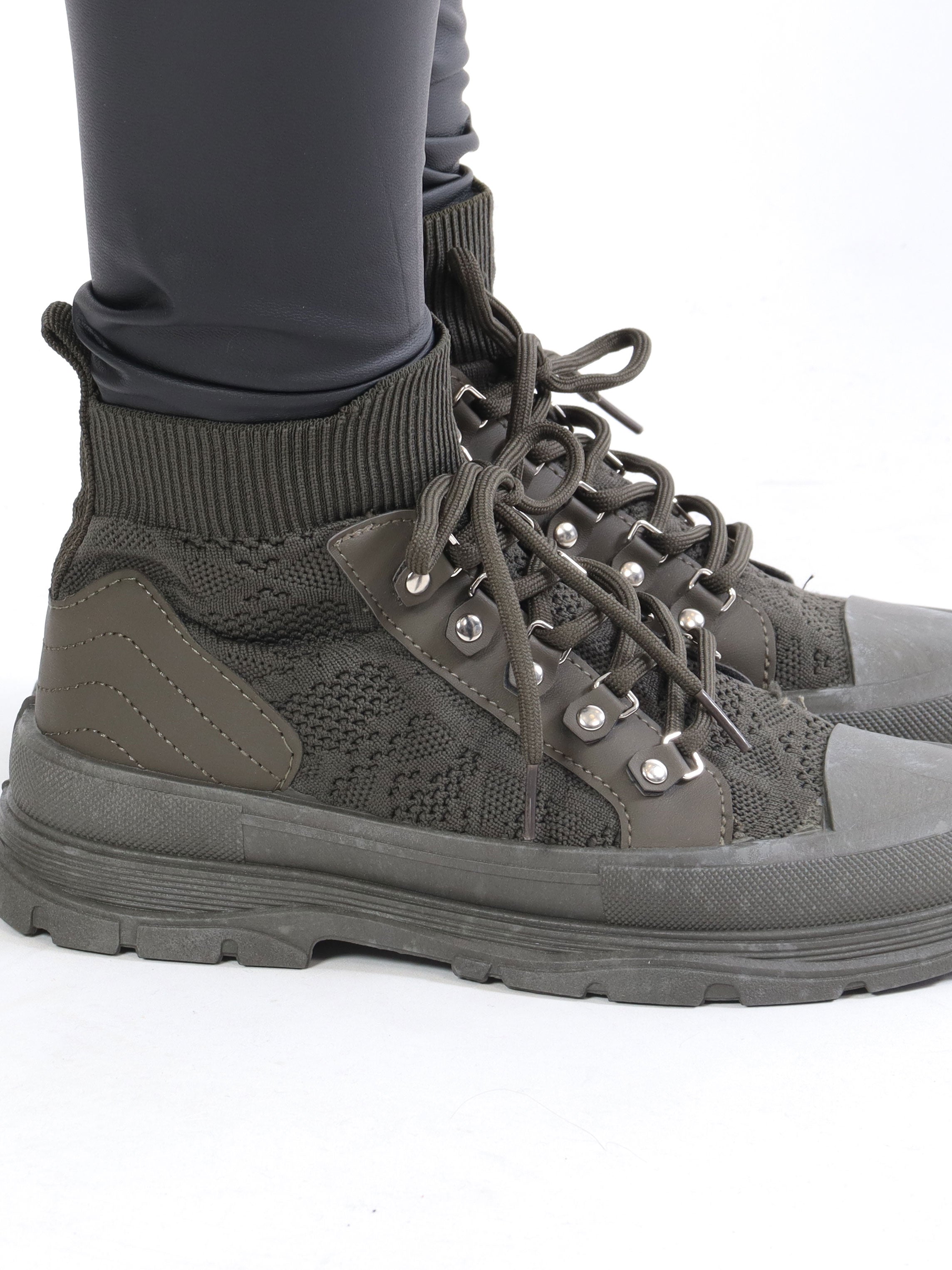 Liva - Sokkesneakers med blondedetaljer